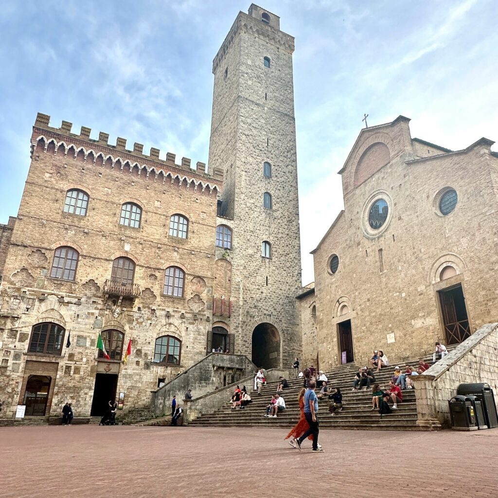 Piazza del Duomo (San Gimignano)